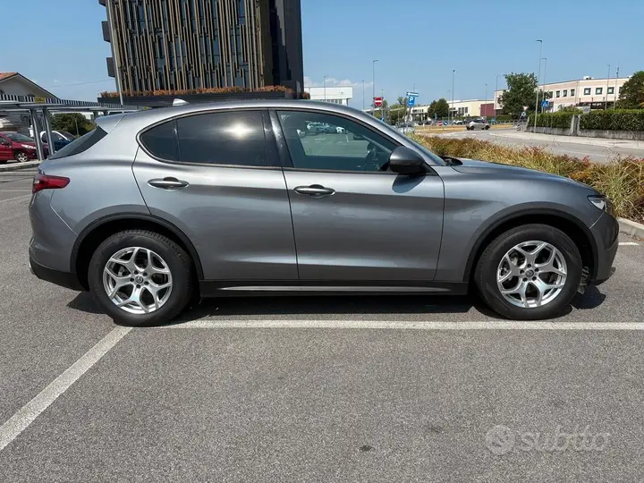 Alfa Romeo Stelvio 2021 photo 2
