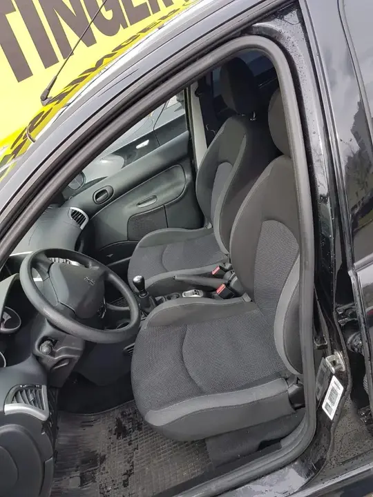 Peugeot 206 2012 photo 3