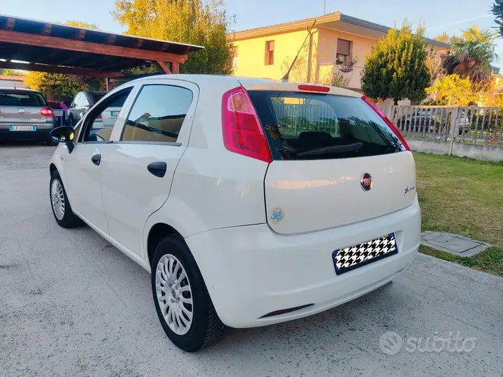 Fiat Grande Punto 2013 photo 3