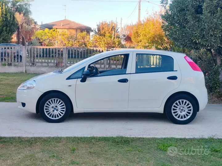 Fiat Grande Punto 2013 photo 2
