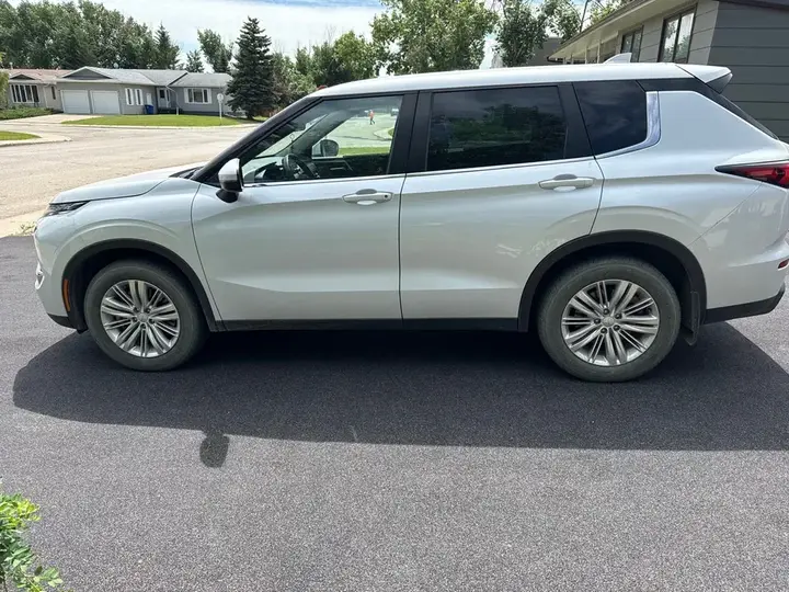 Mitsubishi Outlander 2022 photo 3