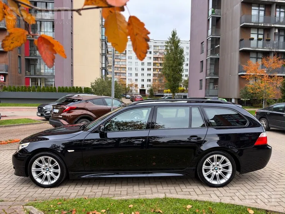 BMW 5 Series 2009 photo 2