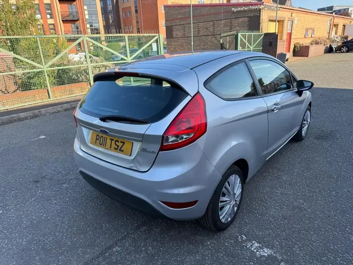 Ford Fiesta 2011 photo 3