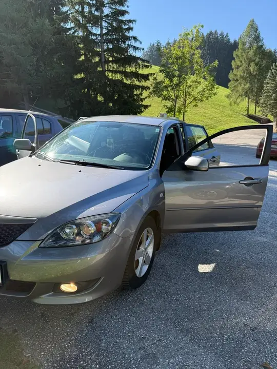 Mazda Mazda3 2005 photo 2