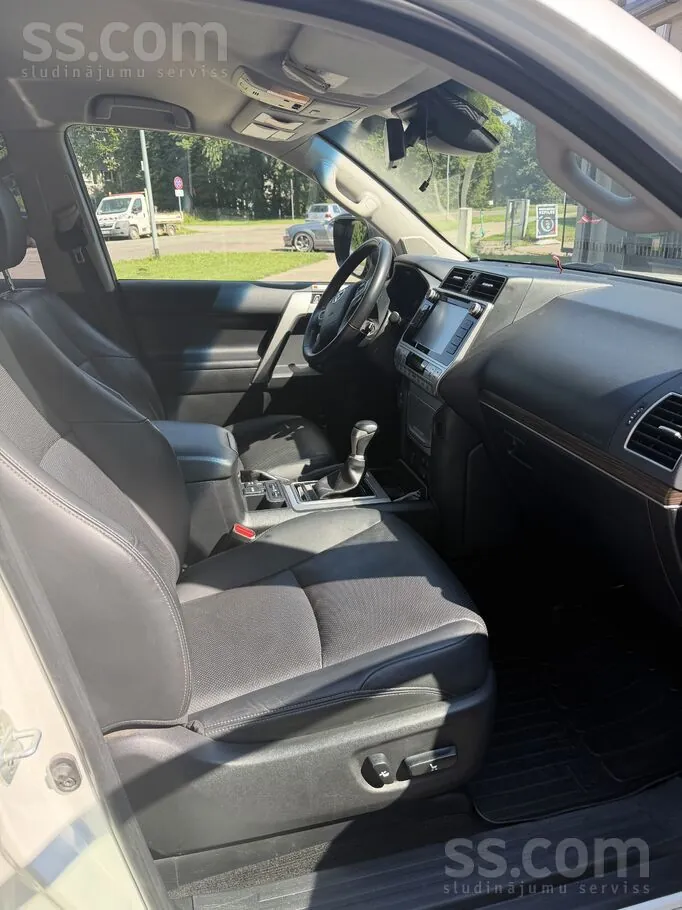 Toyota Land Cruiser 2020 photo 5