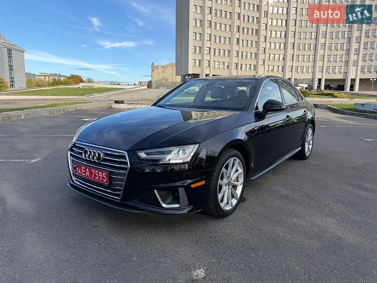 Audi A4 2019 photo 2