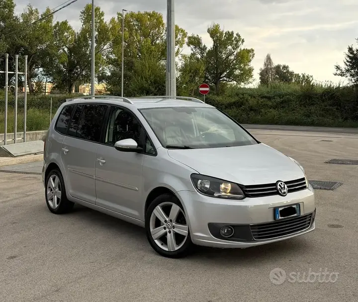 Volkswagen Touran 2011 photo 3