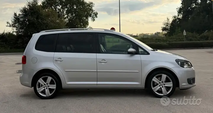 Volkswagen Touran 2011 photo 4