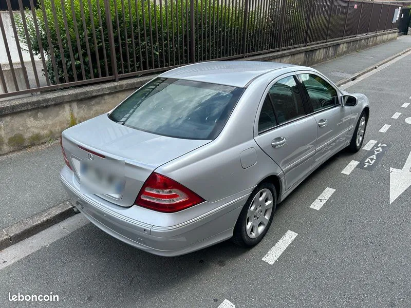 Mercedes-Benz C-Class 2005 photo 2