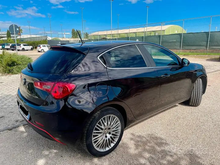 Alfa Romeo Giulietta 2011 photo 5