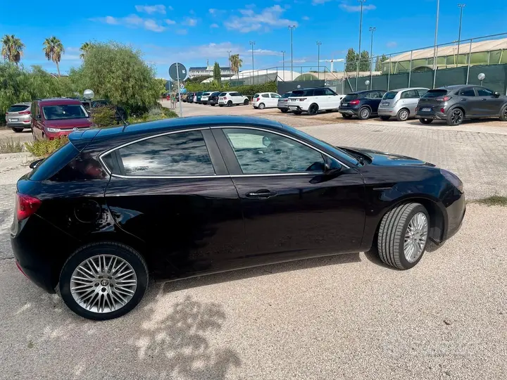 Alfa Romeo Giulietta 2011 photo 3