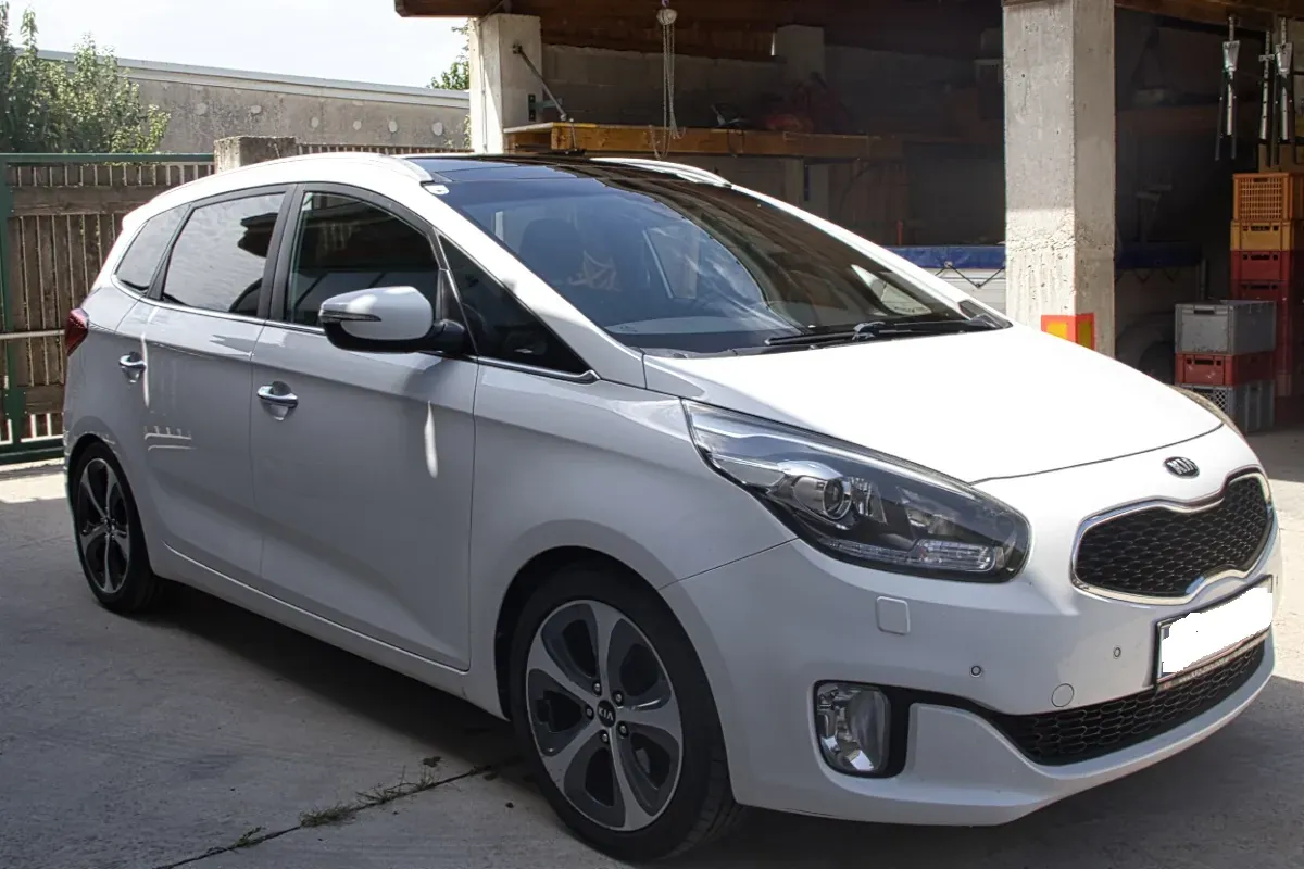 Kia Carens 2014 photo 2