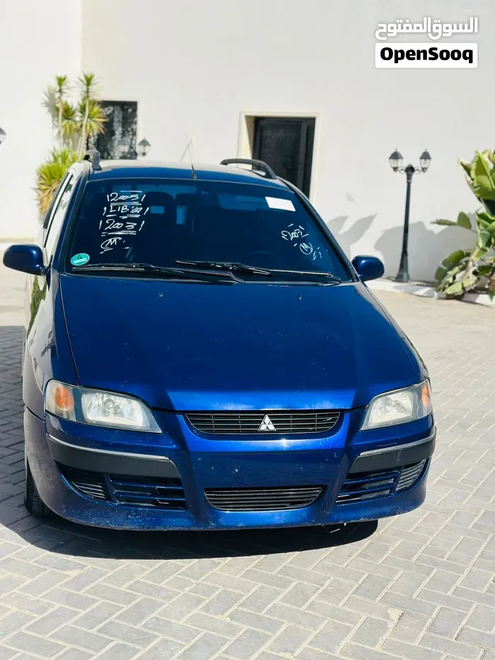 Mitsubishi Space Gear 2003 photo 2