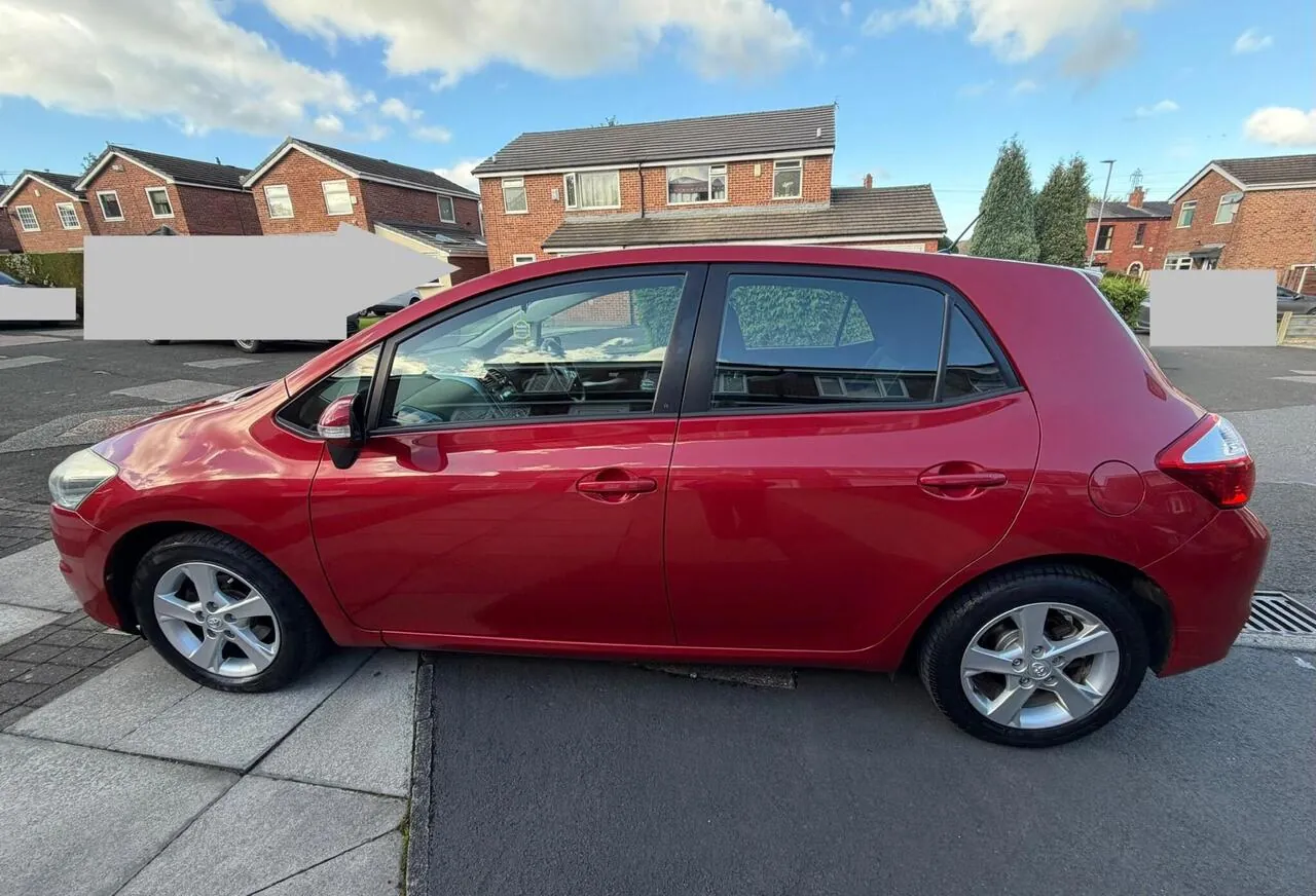 Toyota Auris 2010 photo 3