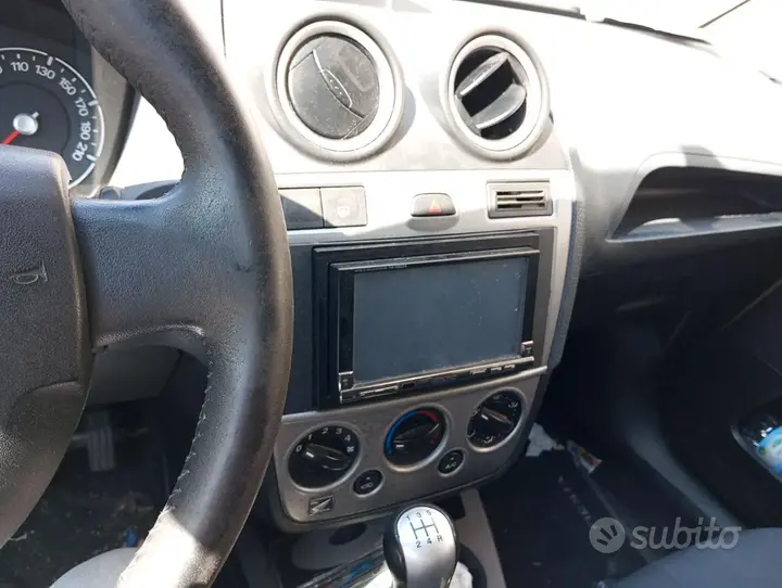 Ford Fiesta 2007 photo 2