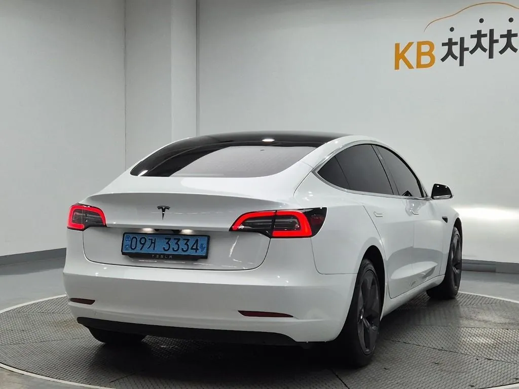 Tesla Model 3 2020 photo 3