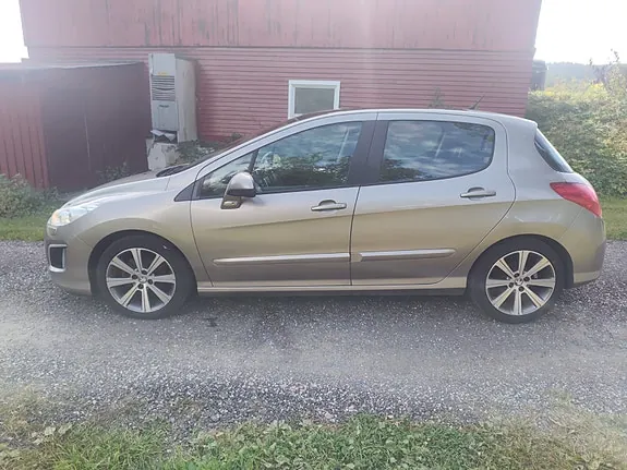 Peugeot 308 2012 photo 2