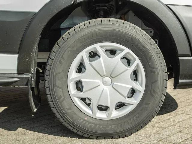 Ford Transit 2025 photo 4