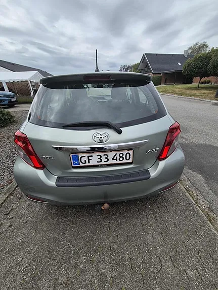Toyota Yaris 2011 photo 2