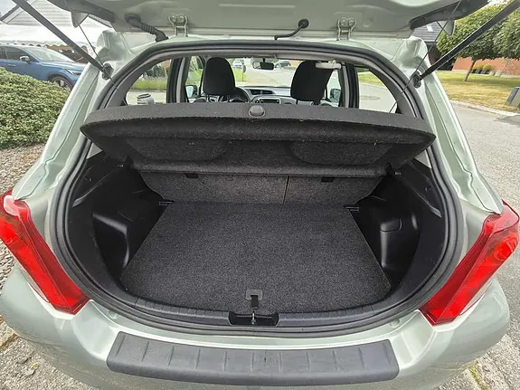 Toyota Yaris 2011 photo 5