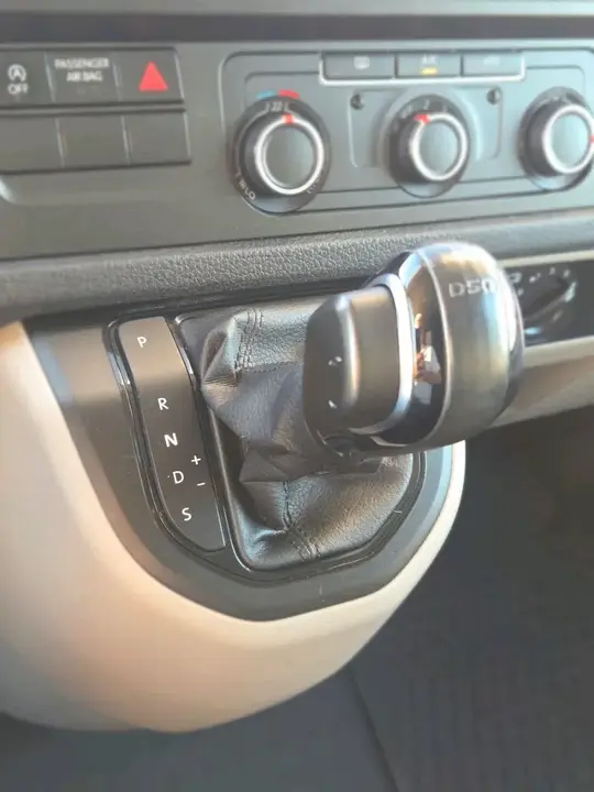 Volkswagen T6 2016 photo 2