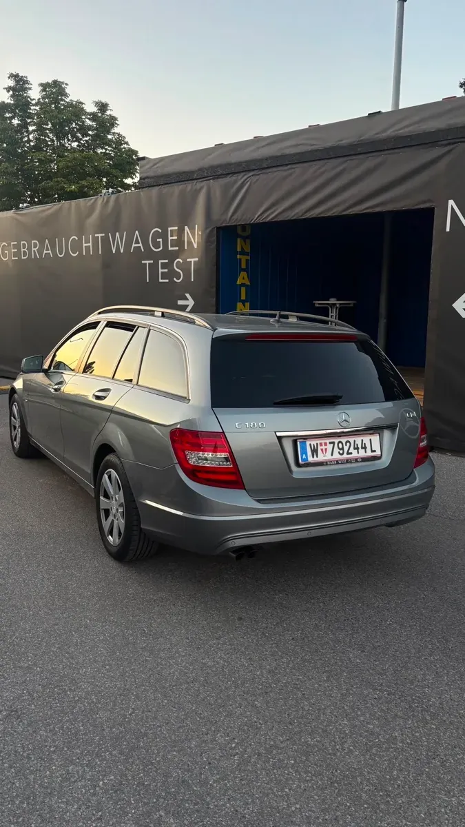 Mercedes-Benz C-Class 2011 photo 3