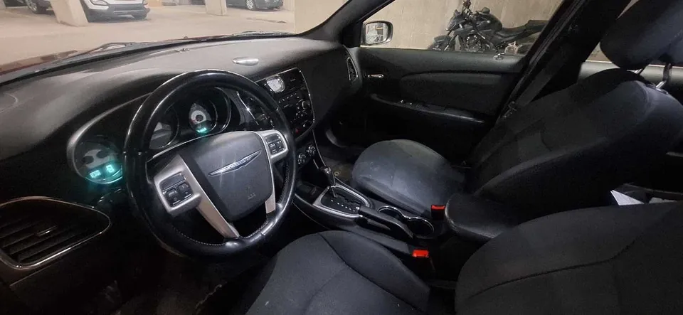 Chrysler 200 2011 photo 3