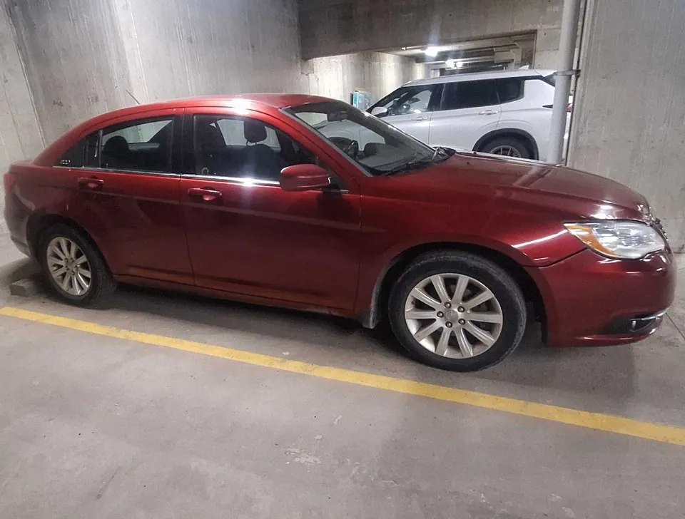 Chrysler 200 2011 photo 4