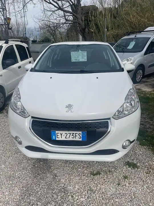 Peugeot 208 2015 photo 2
