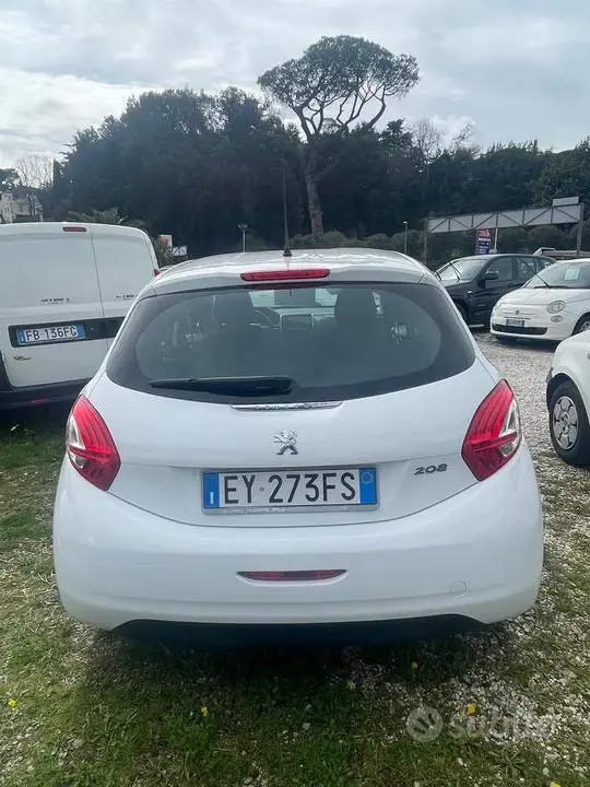 Peugeot 208 2015 photo 5