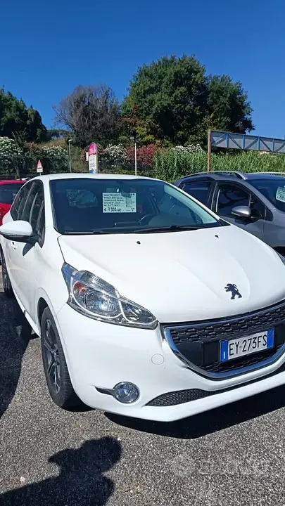 Peugeot 208 2015 photo 3