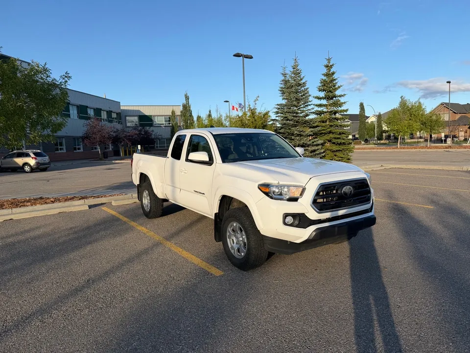 Toyota Tacoma 2018 photo 2