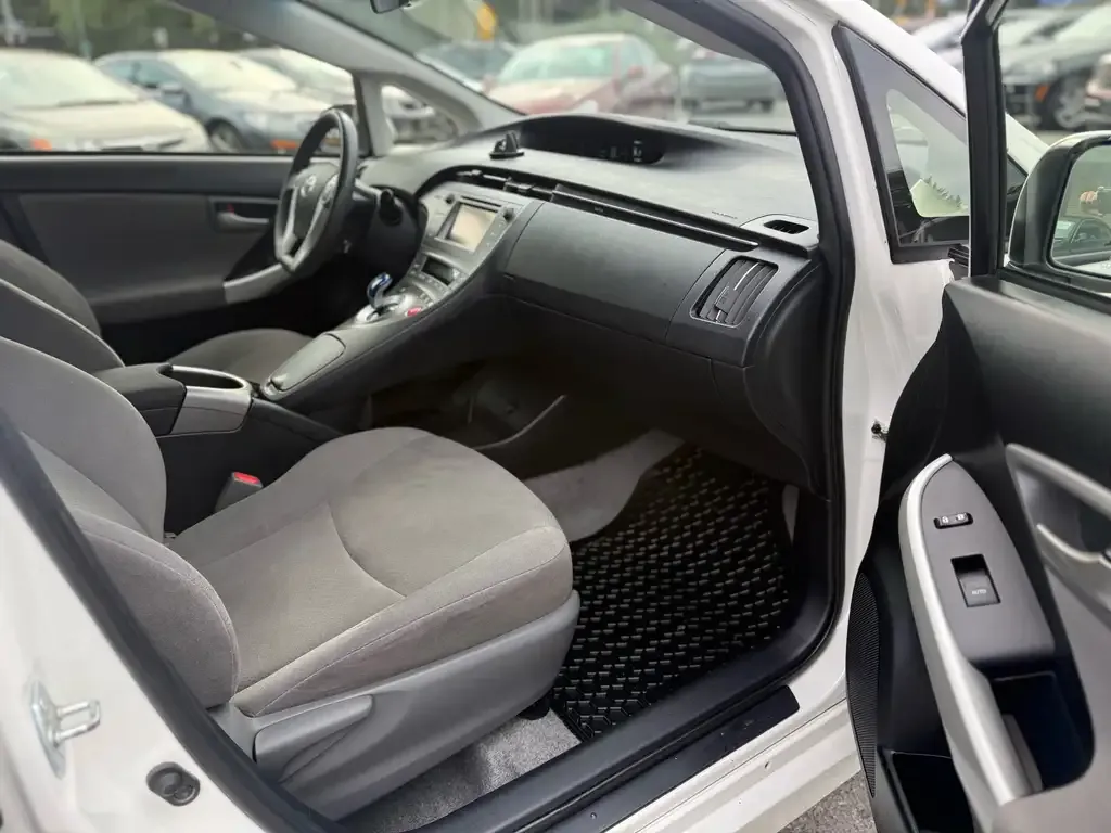 Toyota Prius 2015 photo 5