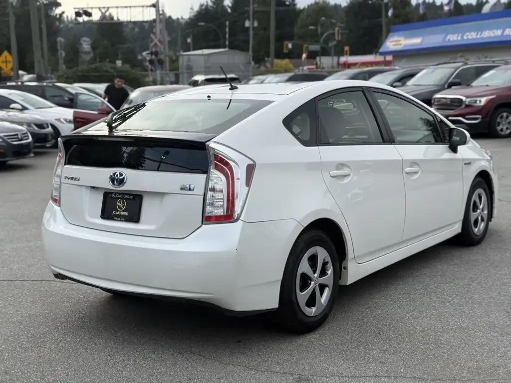Toyota Prius 2015 photo 4