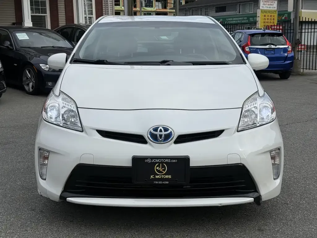 Toyota Prius 2015 photo 2