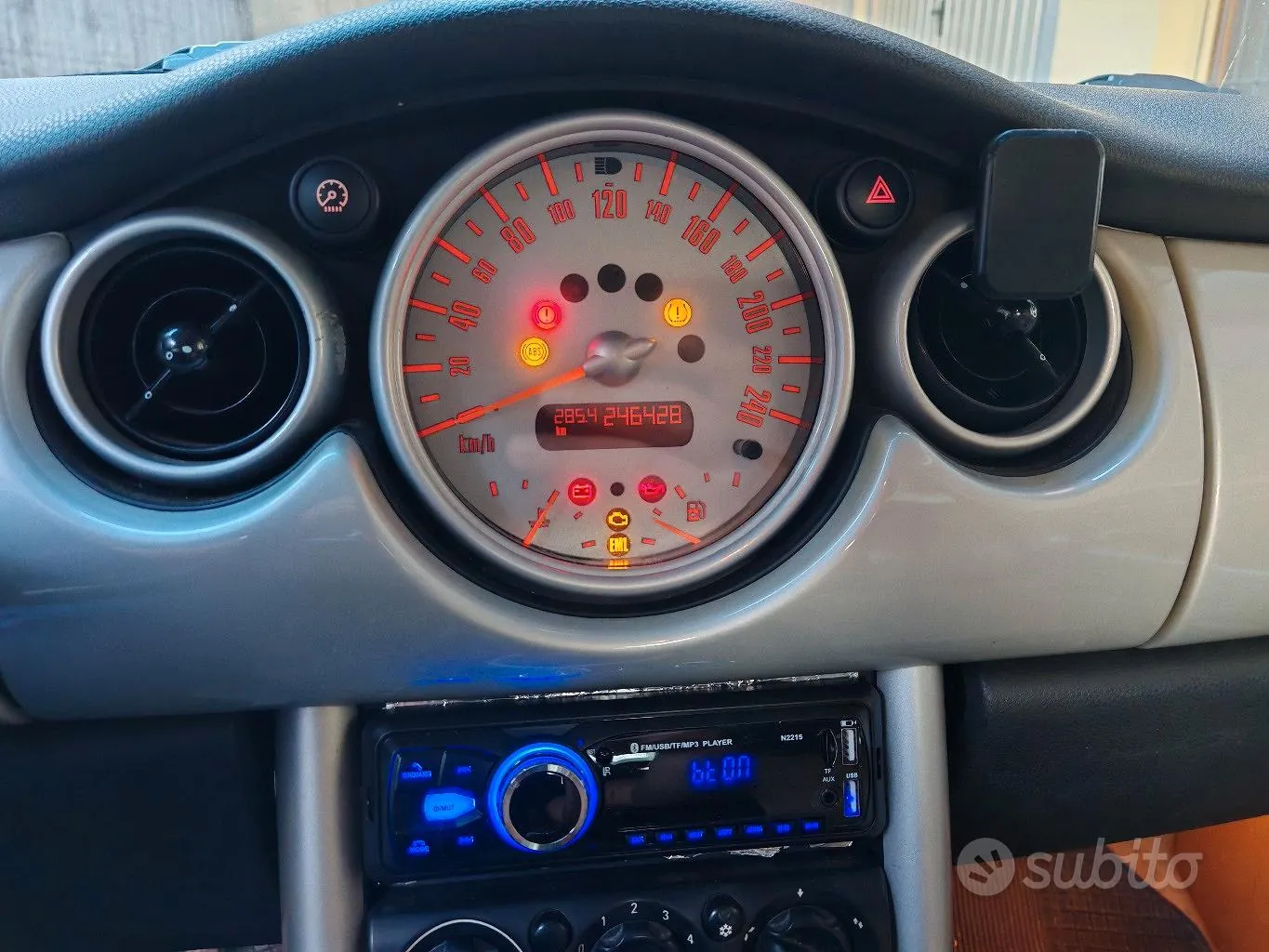 Mini Cooper R50 2003 photo 4