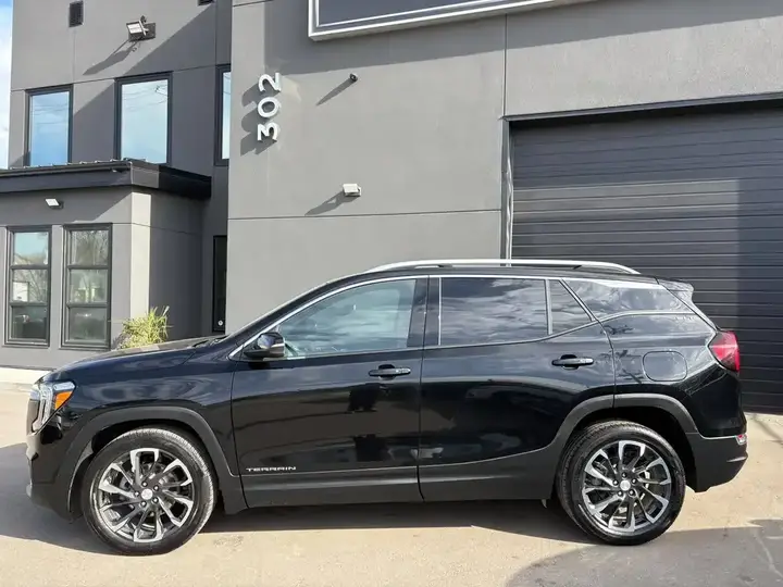 GMC Terrain 2022 photo 2