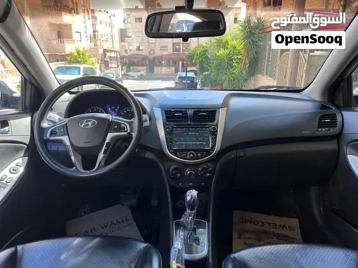 Hyundai Accent 2012 photo 4