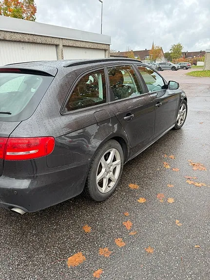 Audi A4 2011 photo 2