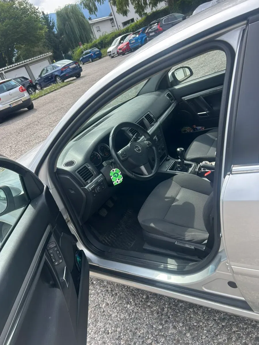 Opel Vectra 2006 photo 2