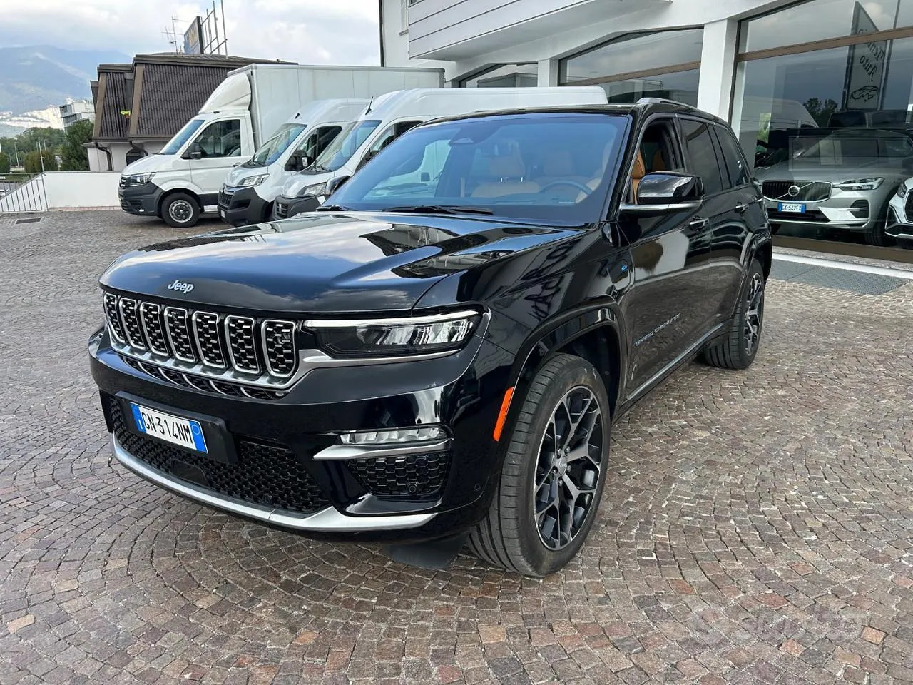 Jeep Grand Cherokee 2023 photo 2