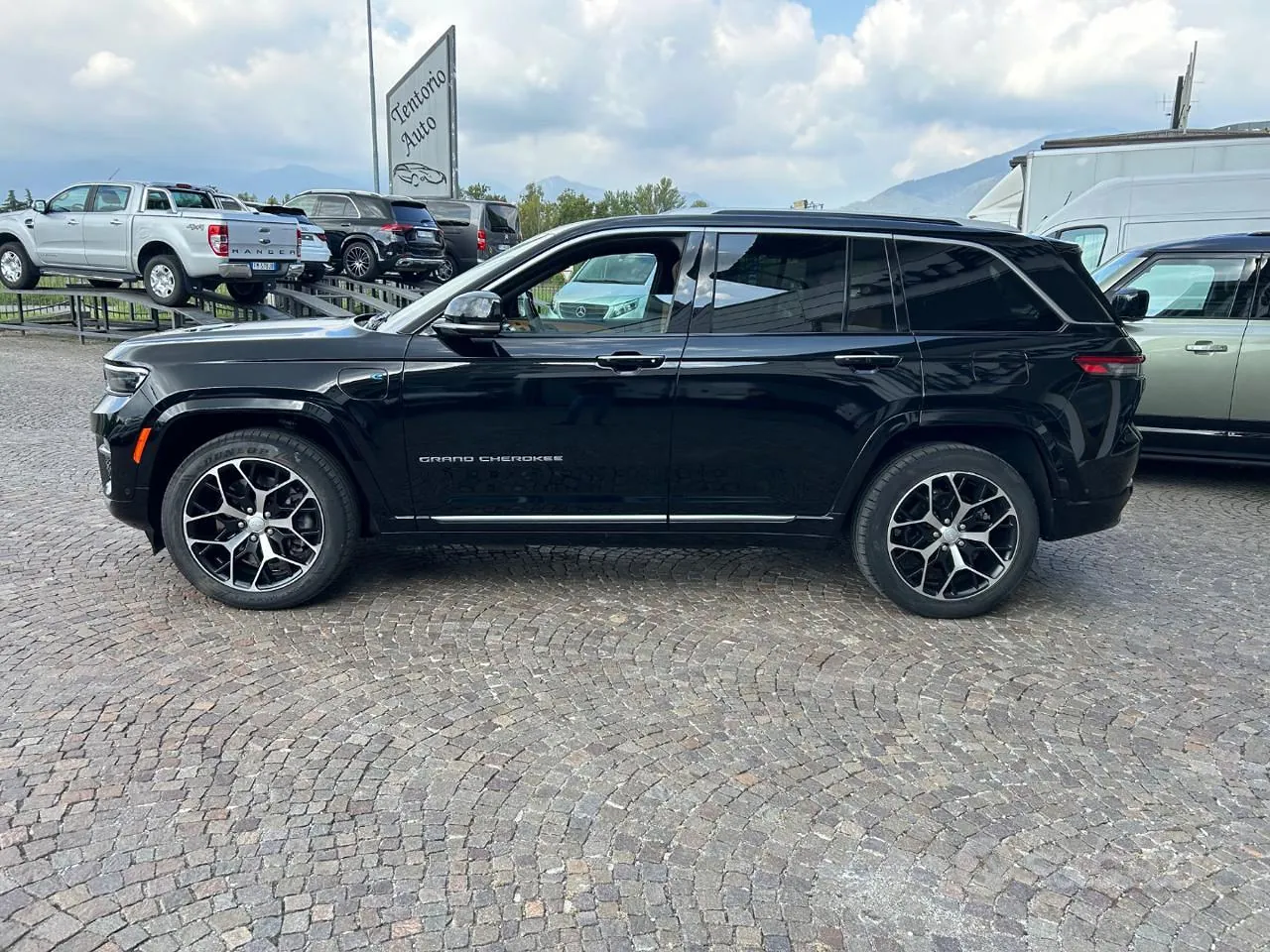 Jeep Grand Cherokee 2023 photo 3