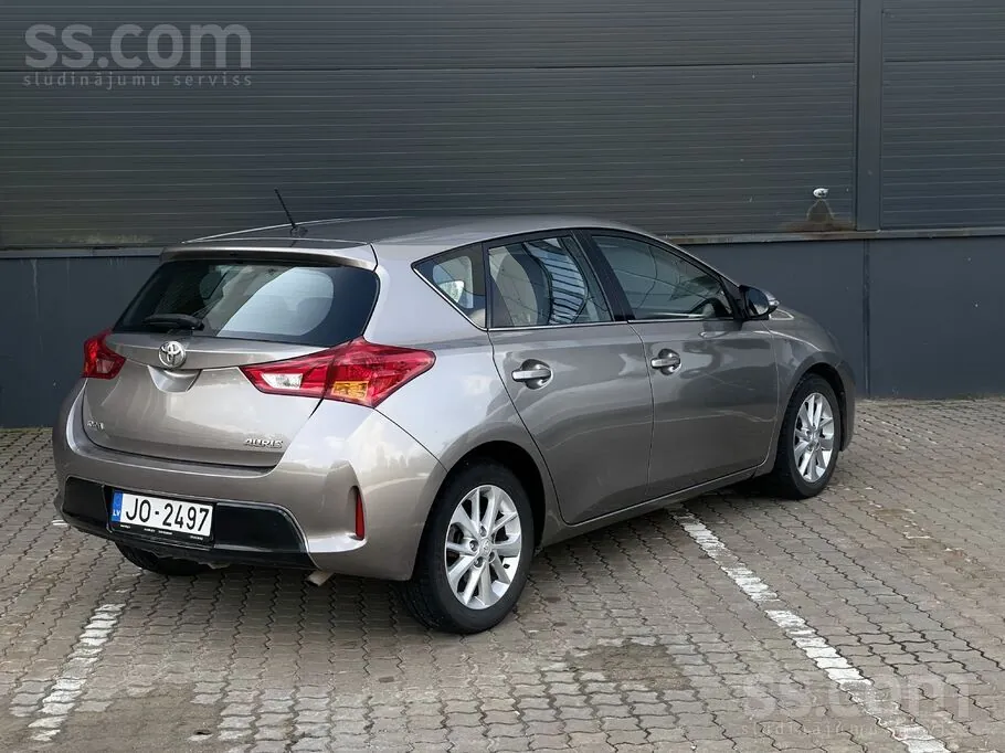 Toyota Auris 2014 photo 3