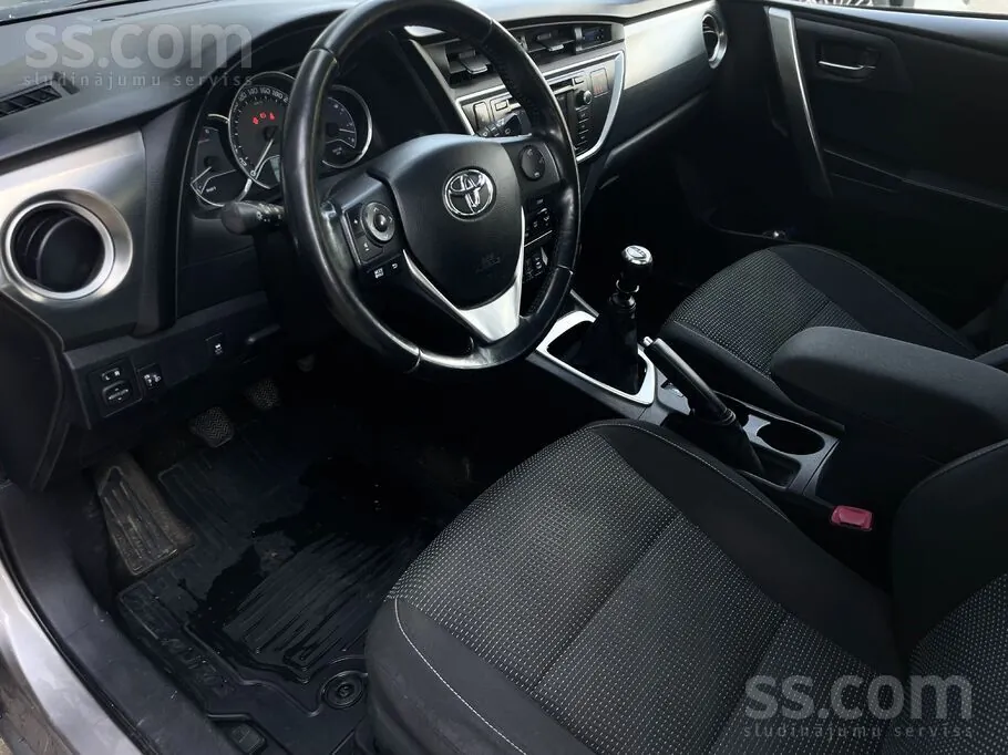 Toyota Auris 2014 photo 5