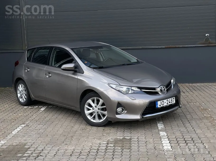 Toyota Auris 2014 photo 2