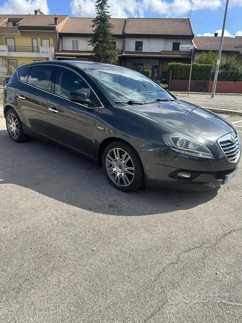 Lancia Delta 2011 photo 2