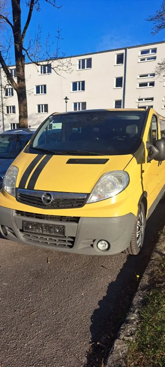 Opel Vivaro 2009 photo 2