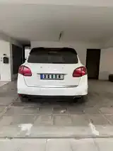 Porsche Cayenne 2013 photo 2