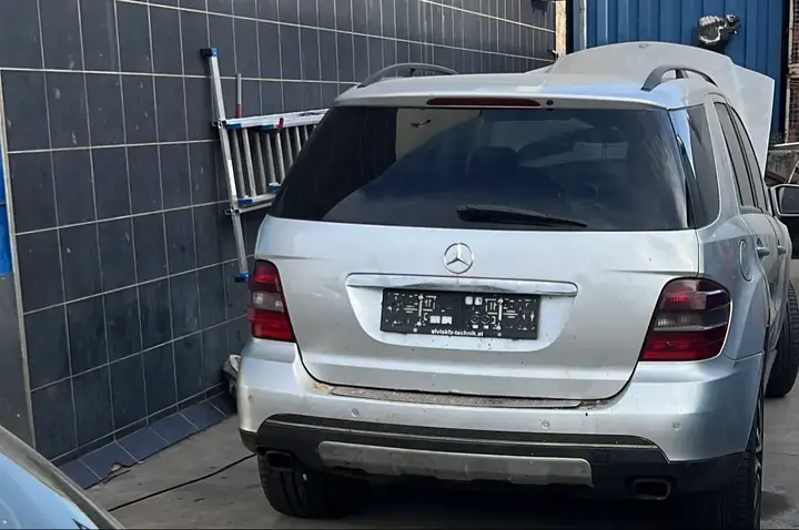Mercedes-Benz M-Class 2006 photo 2