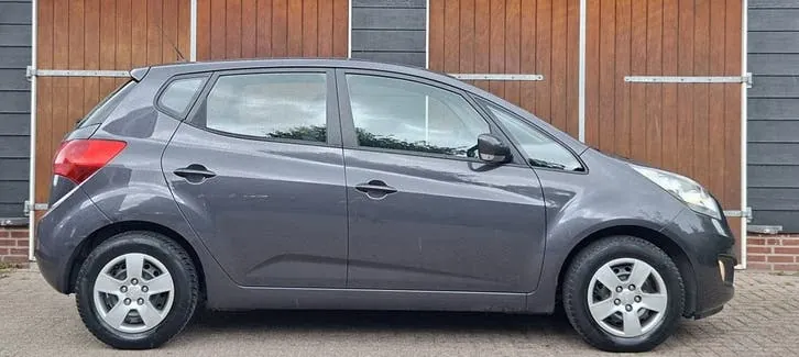Kia Venga 2012 photo 2